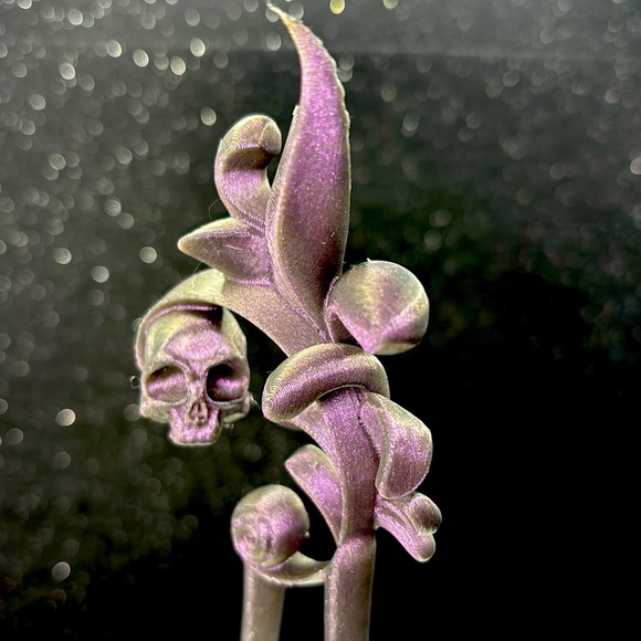 Gothic Skull Hair Pin – 3D Printed Fantasy Hair Accessory Purple Color Shift - Picture 4 of 5